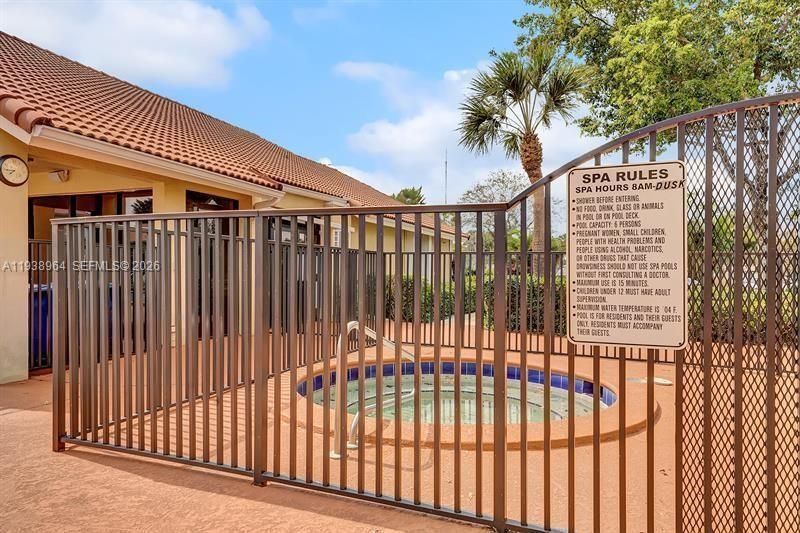 For Rent: $2,350 (2 beds, 2 baths, 1106 Square Feet)