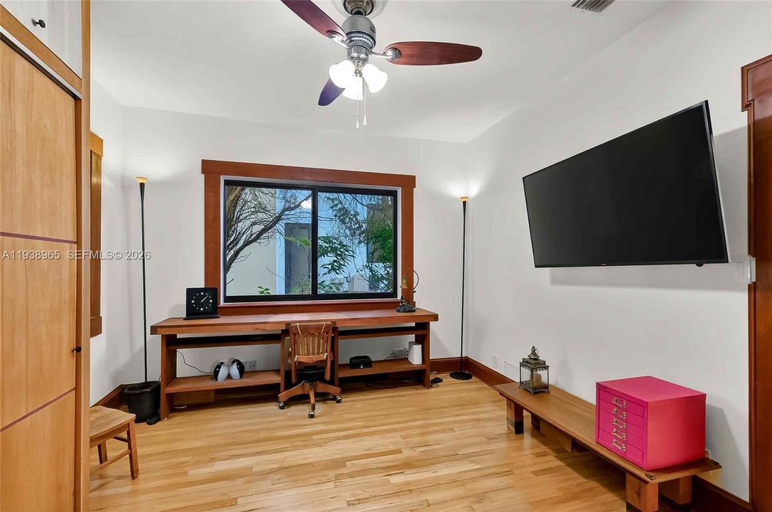 En Venta: $1,799,000 (4 camas, 3 baños, 2300 Pies cuadrados)