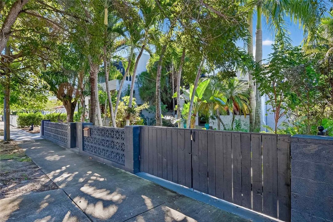 En Venta: $1,799,000 (4 camas, 3 baños, 2300 Pies cuadrados)