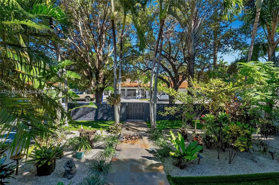 En Venta: $1,799,000 (4 camas, 3 baños, 2300 Pies cuadrados)