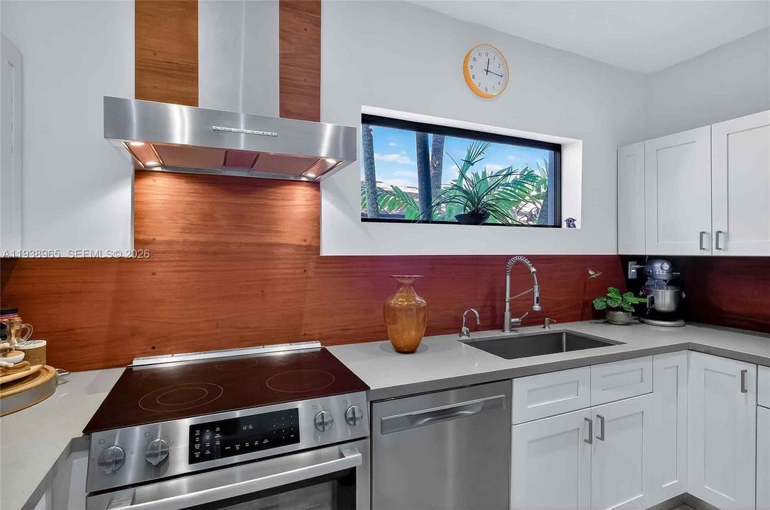 En Venta: $1,799,000 (4 camas, 3 baños, 2300 Pies cuadrados)