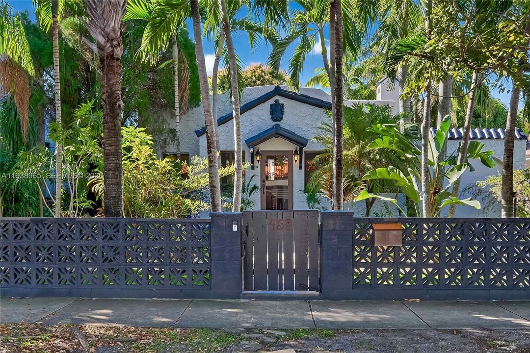 En Venta: $1,799,000 (4 camas, 3 baños, 2300 Pies cuadrados)