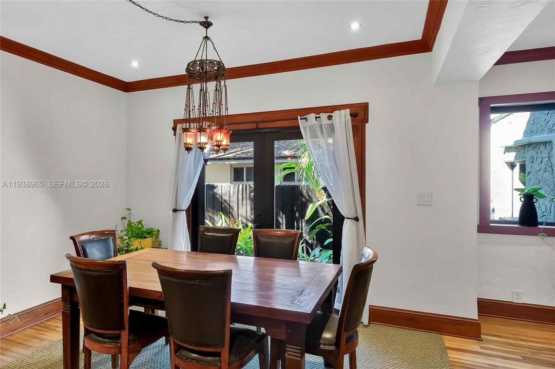 En Venta: $1,799,000 (4 camas, 3 baños, 2300 Pies cuadrados)
