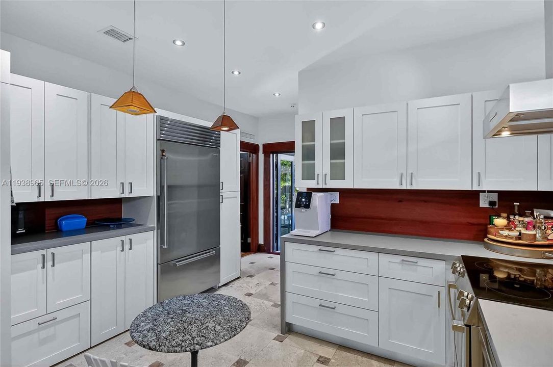 En Venta: $1,799,000 (4 camas, 3 baños, 2300 Pies cuadrados)