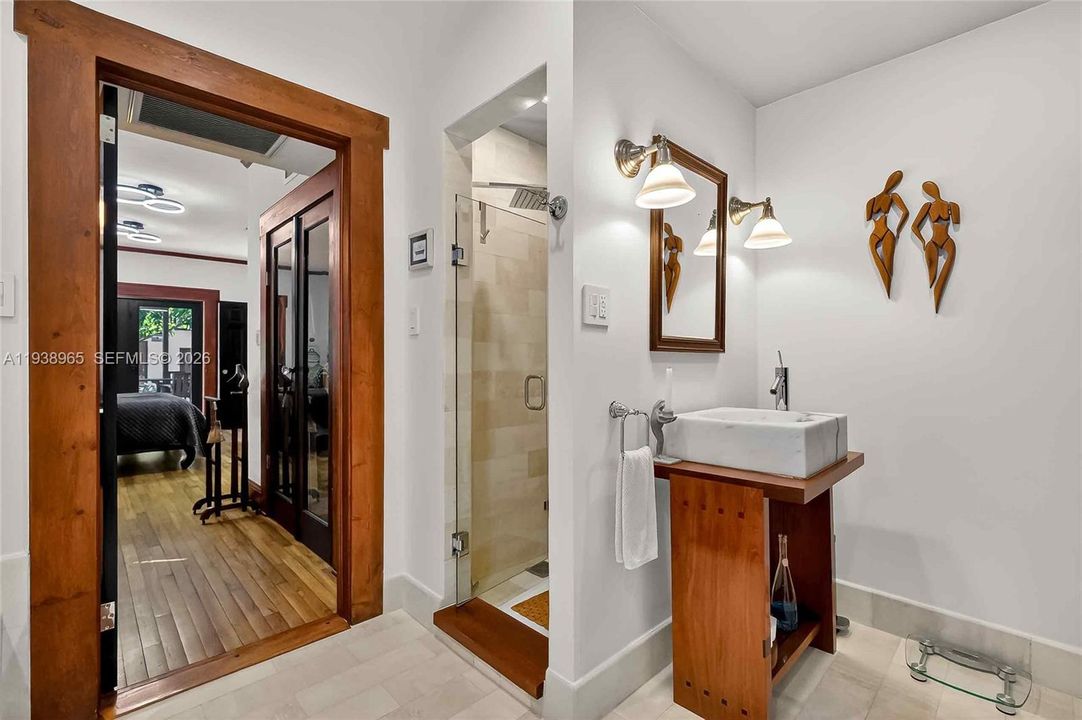 En Venta: $1,799,000 (4 camas, 3 baños, 2300 Pies cuadrados)