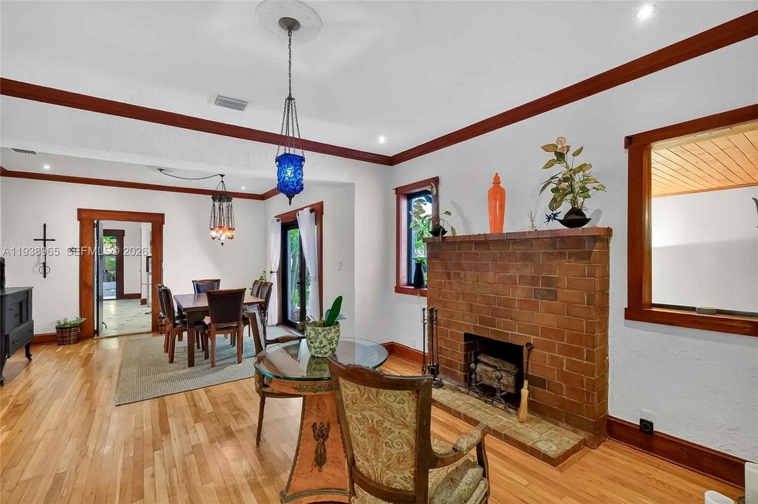 En Venta: $1,799,000 (4 camas, 3 baños, 2300 Pies cuadrados)