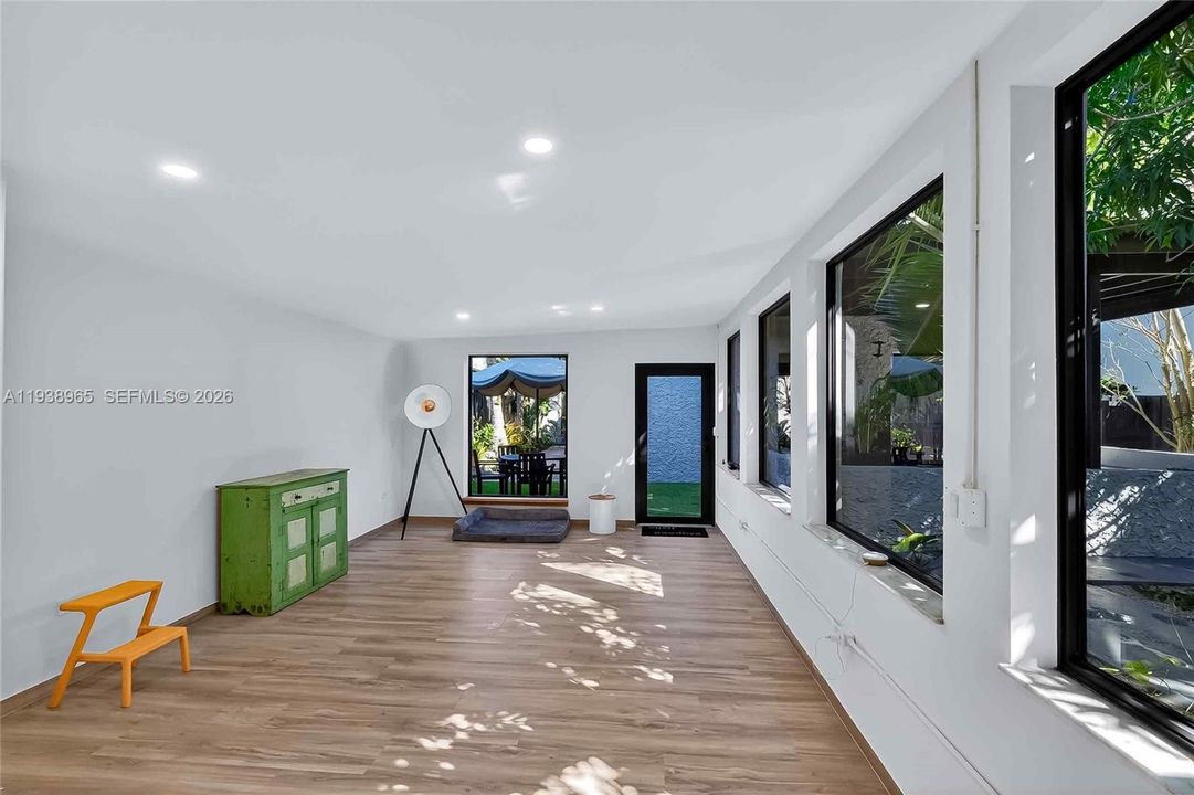 En Venta: $1,799,000 (4 camas, 3 baños, 2300 Pies cuadrados)