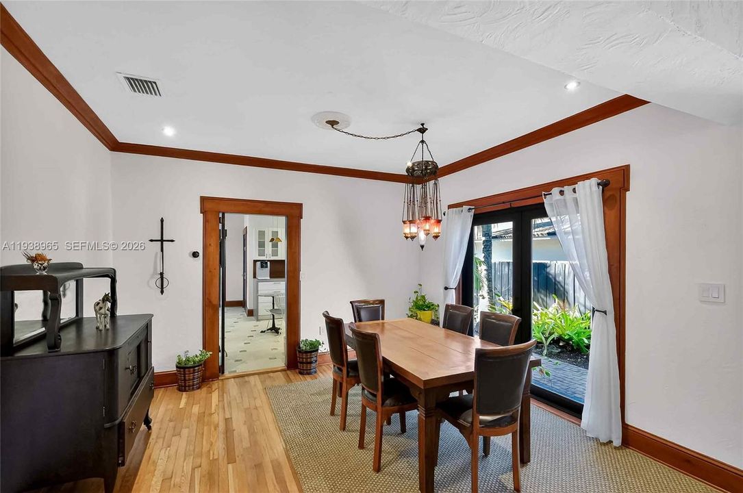 En Venta: $1,799,000 (4 camas, 3 baños, 2300 Pies cuadrados)