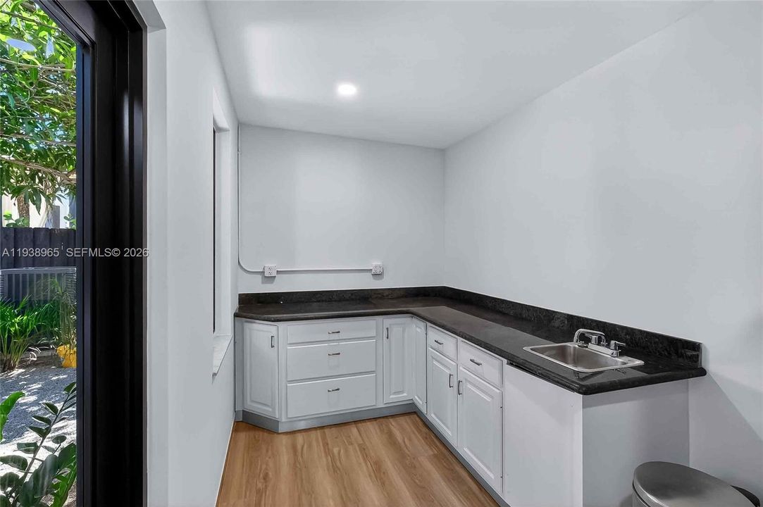 En Venta: $1,799,000 (4 camas, 3 baños, 2300 Pies cuadrados)