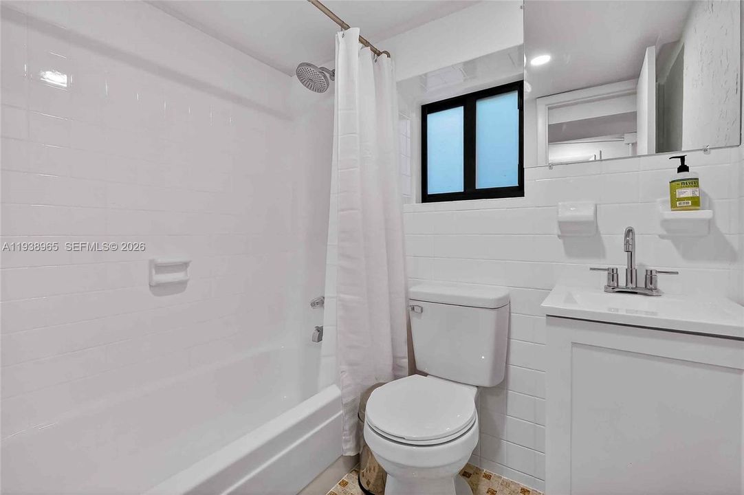 En Venta: $1,799,000 (4 camas, 3 baños, 2300 Pies cuadrados)