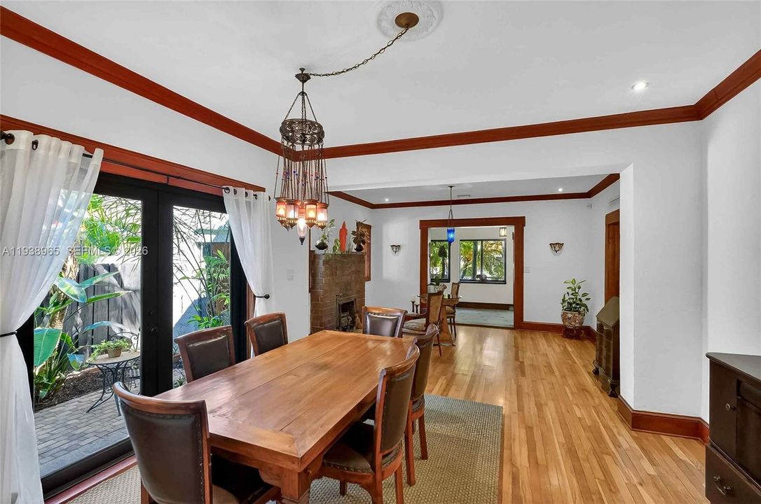 En Venta: $1,799,000 (4 camas, 3 baños, 2300 Pies cuadrados)