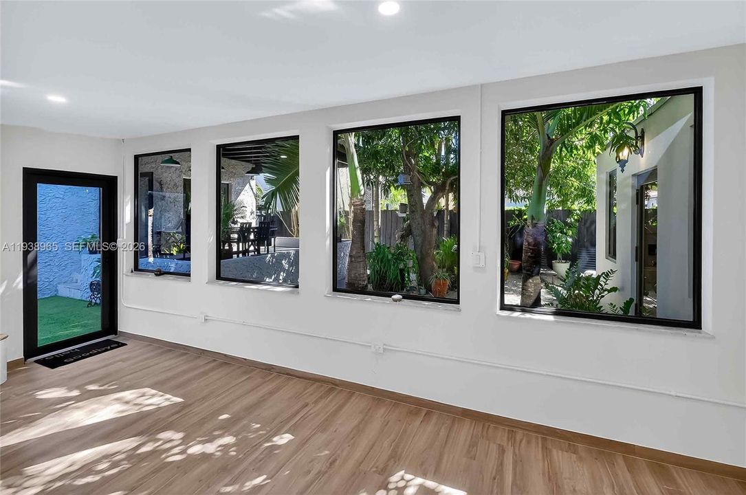 En Venta: $1,799,000 (4 camas, 3 baños, 2300 Pies cuadrados)