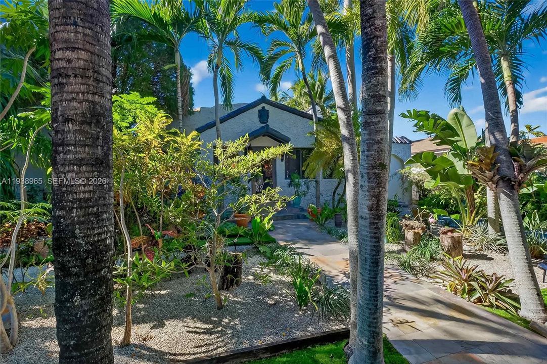 En Venta: $1,799,000 (4 camas, 3 baños, 2300 Pies cuadrados)