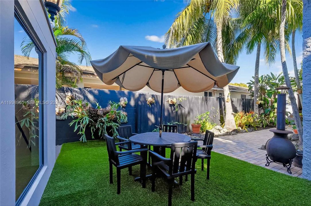 En Venta: $1,799,000 (4 camas, 3 baños, 2300 Pies cuadrados)