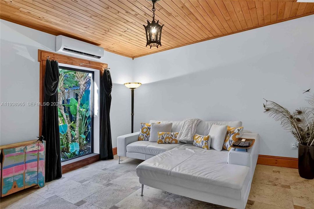 En Venta: $1,799,000 (4 camas, 3 baños, 2300 Pies cuadrados)