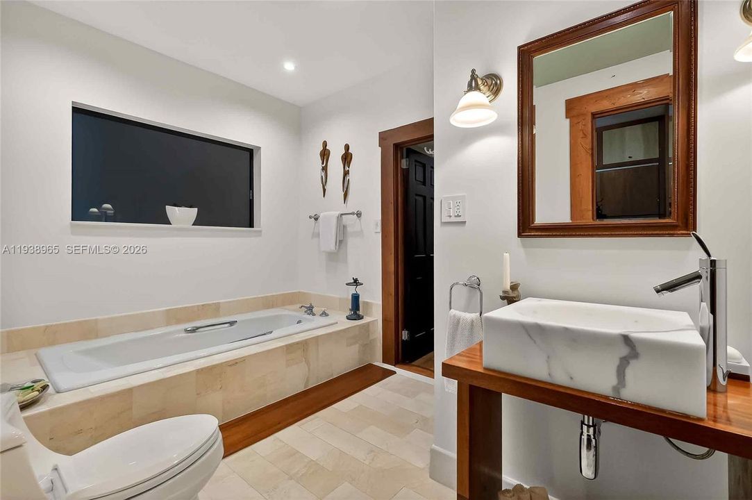 En Venta: $1,799,000 (4 camas, 3 baños, 2300 Pies cuadrados)