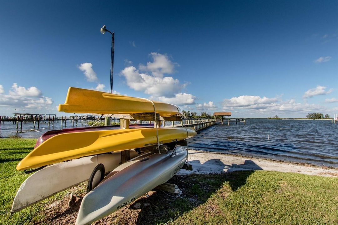 CANOES