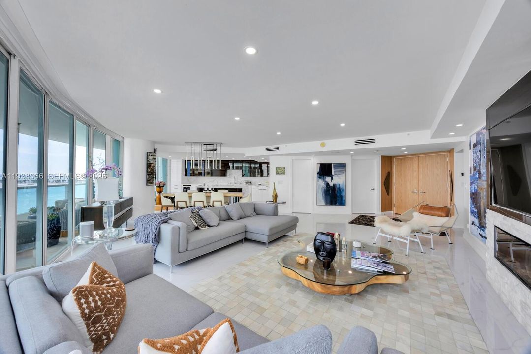 En Venta: $2,199,999 (3 camas, 3 baños, 2600 Pies cuadrados)