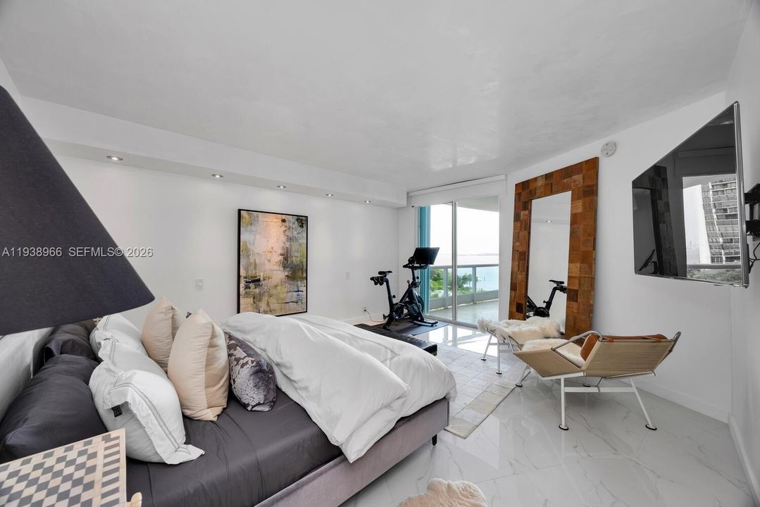 En Venta: $2,199,999 (3 camas, 3 baños, 2600 Pies cuadrados)