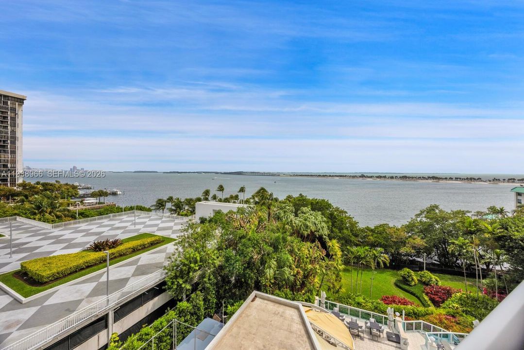 En Venta: $2,199,999 (3 camas, 3 baños, 2600 Pies cuadrados)