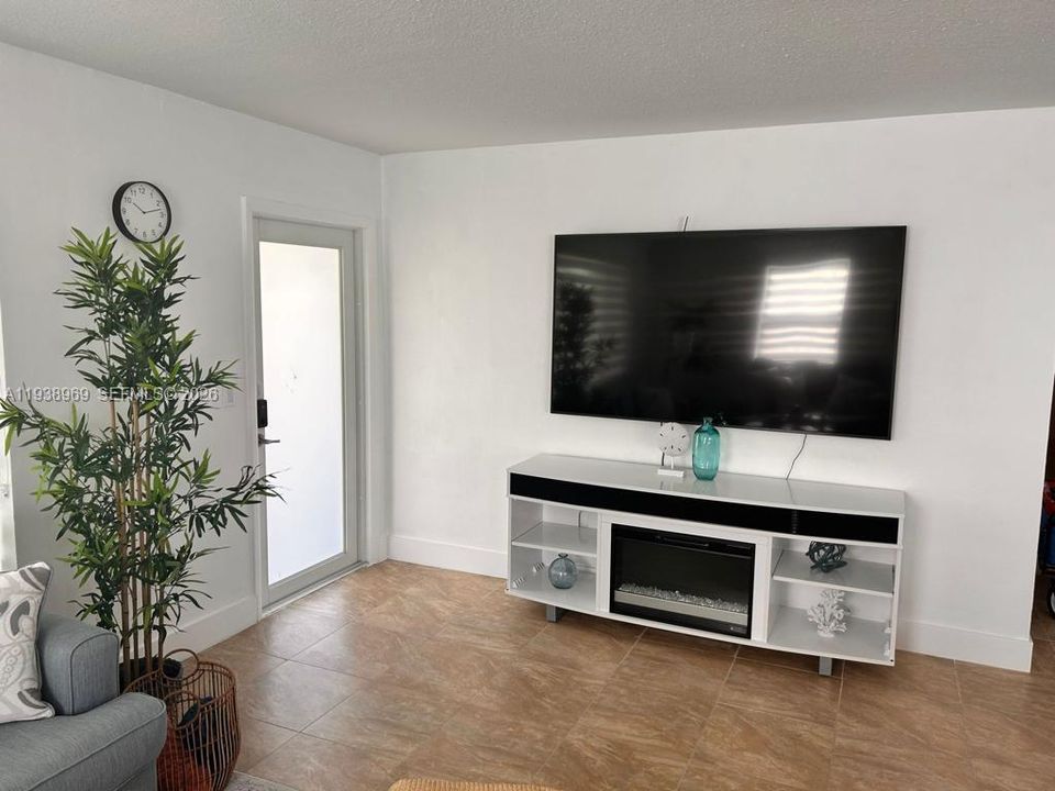 For Sale: $599,000 (3 beds, 2 baths, 1330 Square Feet)