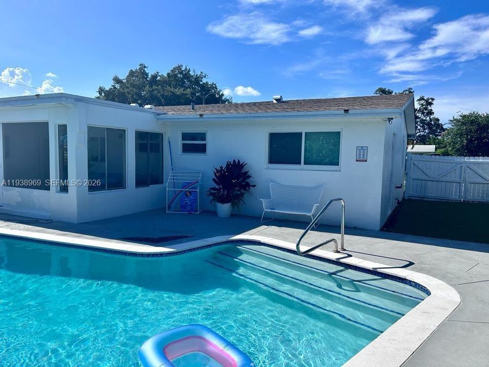 For Sale: $599,000 (3 beds, 2 baths, 1330 Square Feet)