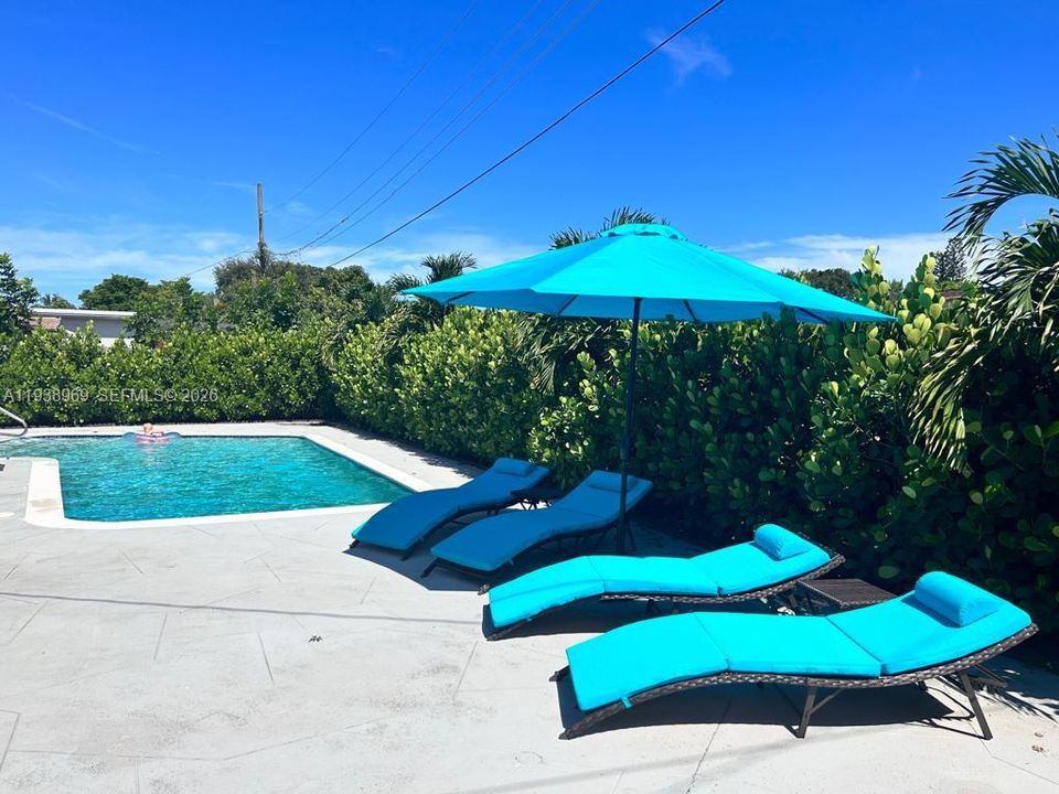 For Sale: $599,000 (3 beds, 2 baths, 1330 Square Feet)