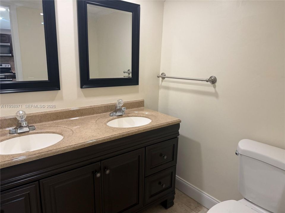 For Rent: $2,000 (2 beds, 1 baths, 930 Square Feet)