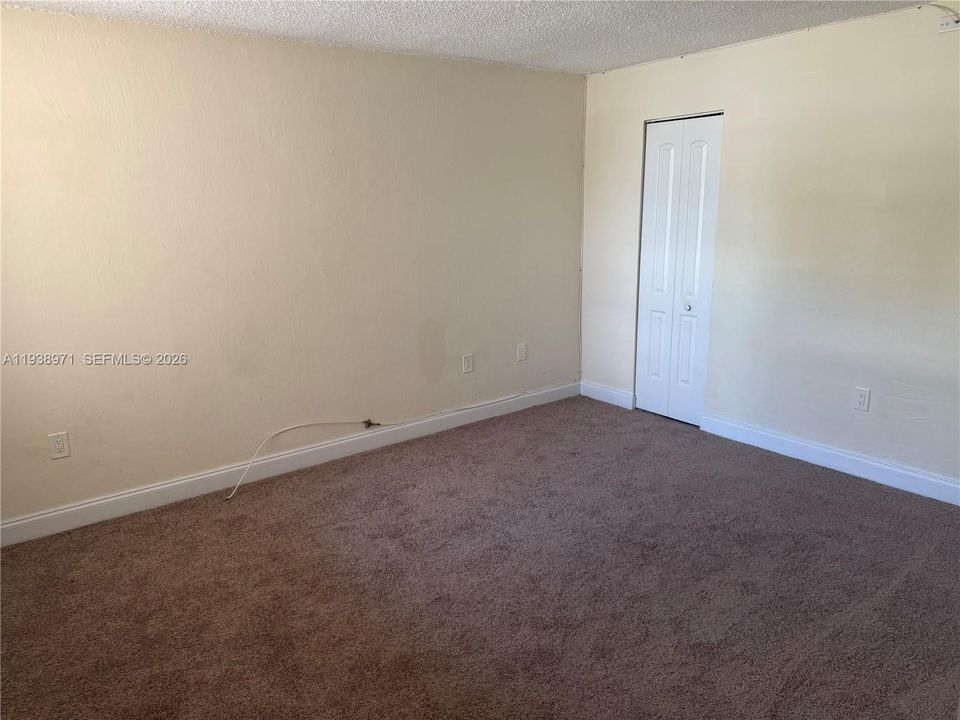 For Rent: $2,000 (2 beds, 1 baths, 930 Square Feet)