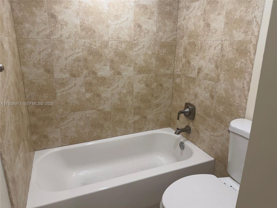 For Rent: $2,000 (2 beds, 1 baths, 930 Square Feet)