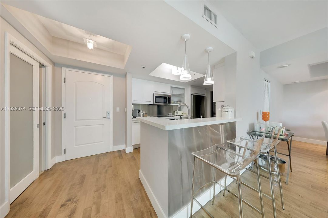 For Sale: $1,170,000 (2 beds, 2 baths, 1247 Square Feet)