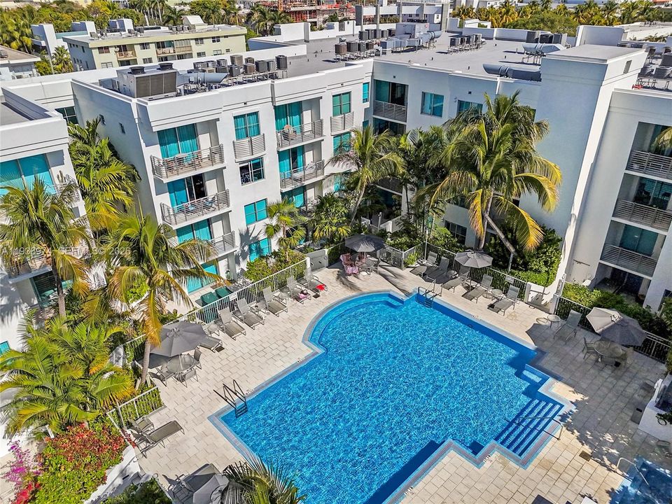 For Sale: $1,170,000 (2 beds, 2 baths, 1247 Square Feet)