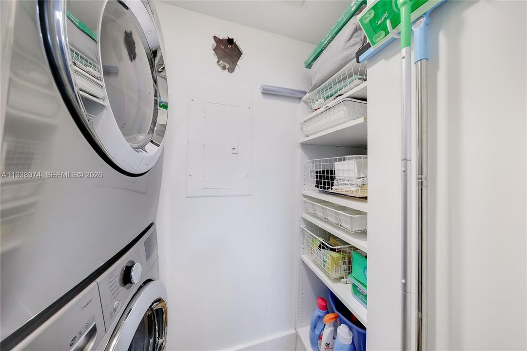 For Sale: $1,170,000 (2 beds, 2 baths, 1247 Square Feet)