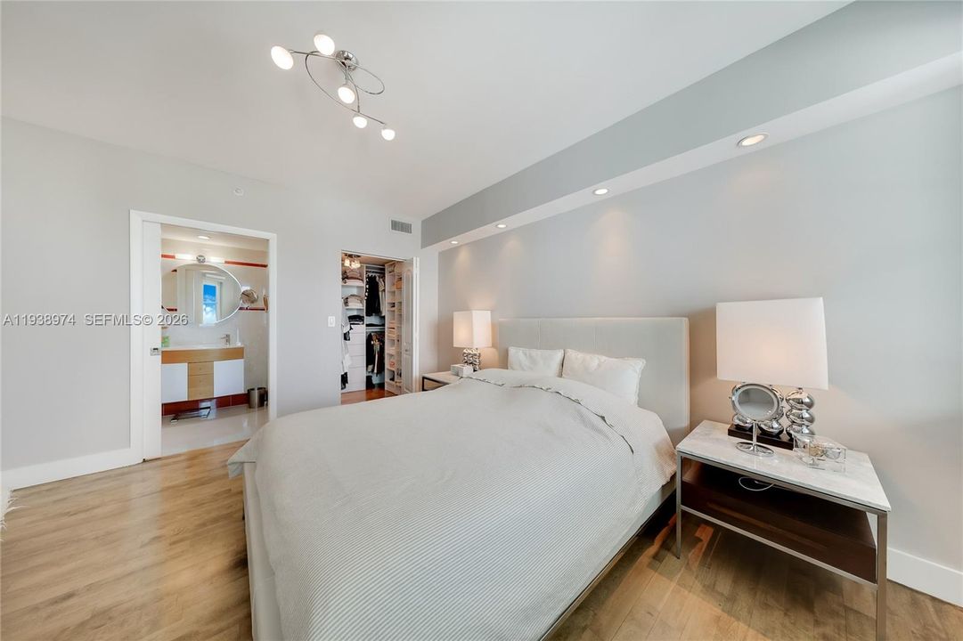 For Sale: $1,170,000 (2 beds, 2 baths, 1247 Square Feet)