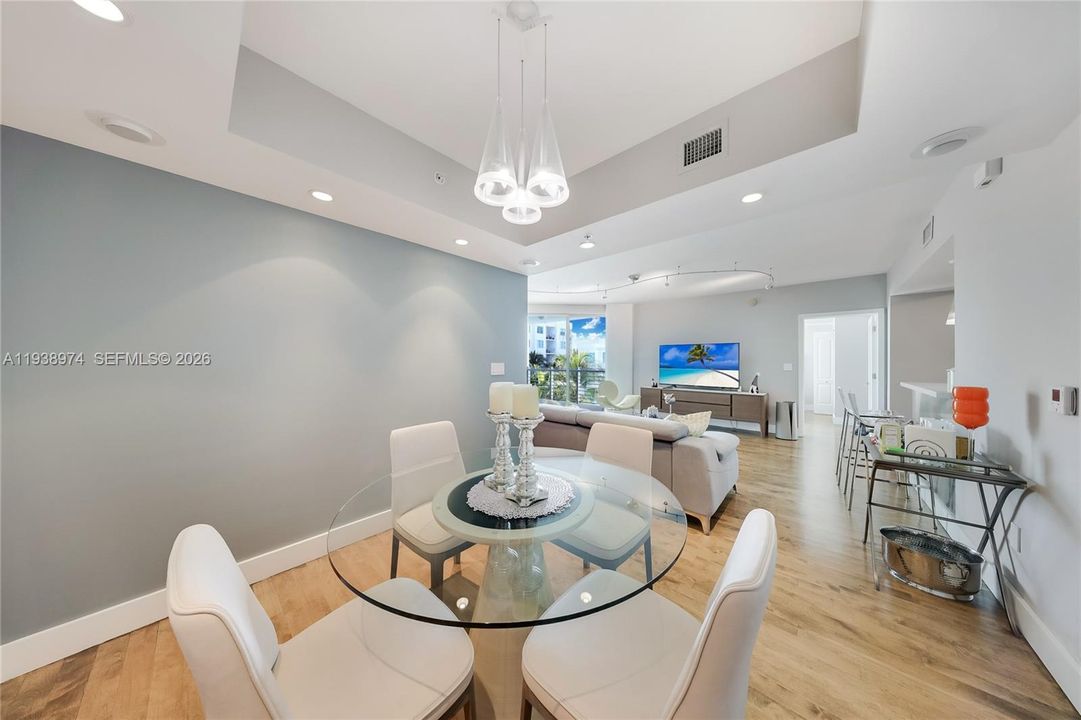 For Sale: $1,170,000 (2 beds, 2 baths, 1247 Square Feet)