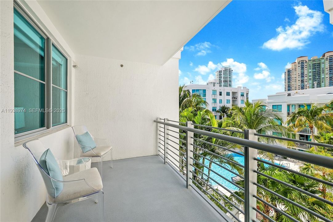 For Sale: $1,170,000 (2 beds, 2 baths, 1247 Square Feet)