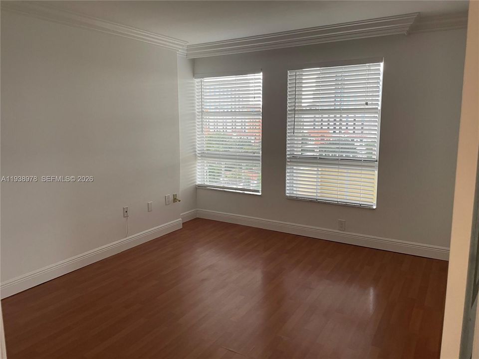 В аренду: $2,500 (1 спален, 1 ванн, 750 Квадратных фут)