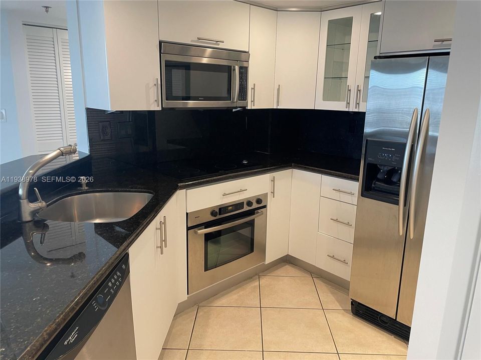 В аренду: $2,500 (1 спален, 1 ванн, 750 Квадратных фут)