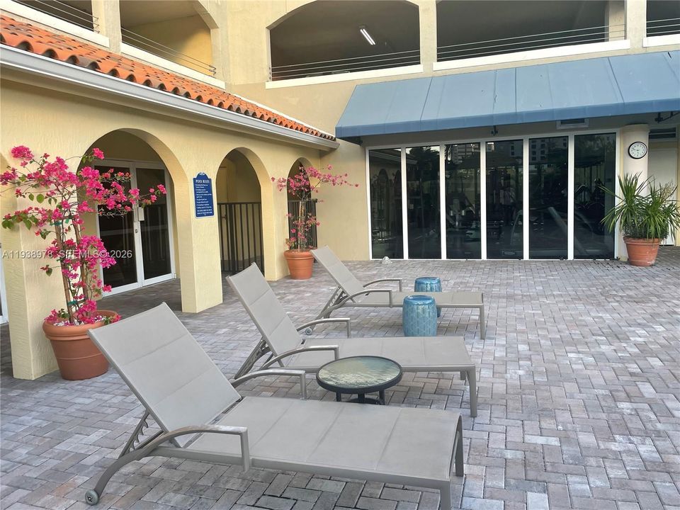 В аренду: $2,500 (1 спален, 1 ванн, 750 Квадратных фут)