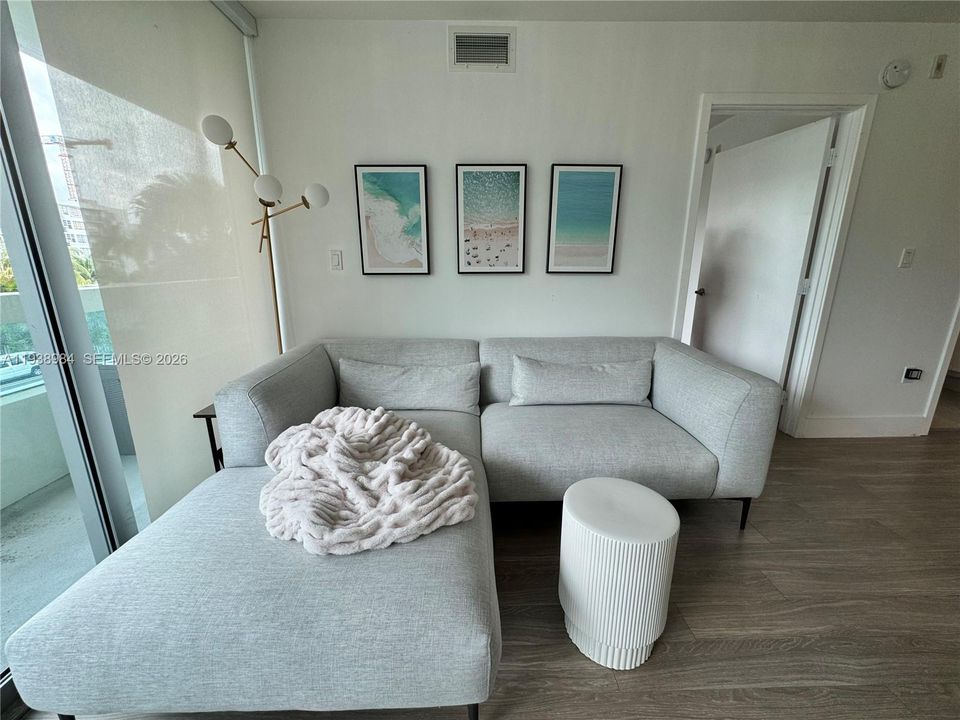 В аренду: $4,100 (2 спален, 2 ванн, 1150 Квадратных фут)