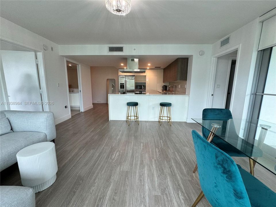 В аренду: $4,100 (2 спален, 2 ванн, 1150 Квадратных фут)