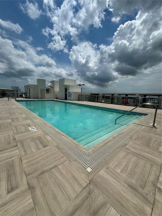 В аренду: $4,100 (2 спален, 2 ванн, 1150 Квадратных фут)