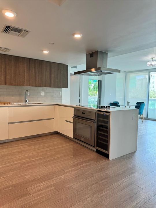 В аренду: $4,100 (2 спален, 2 ванн, 1150 Квадратных фут)