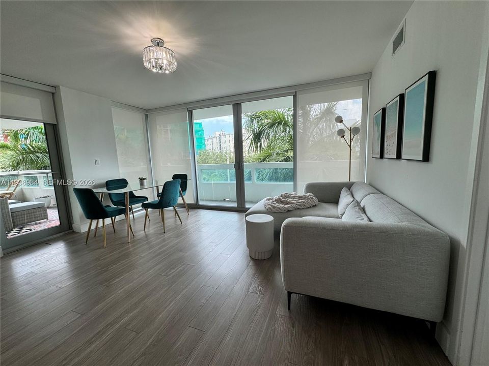 В аренду: $4,100 (2 спален, 2 ванн, 1150 Квадратных фут)