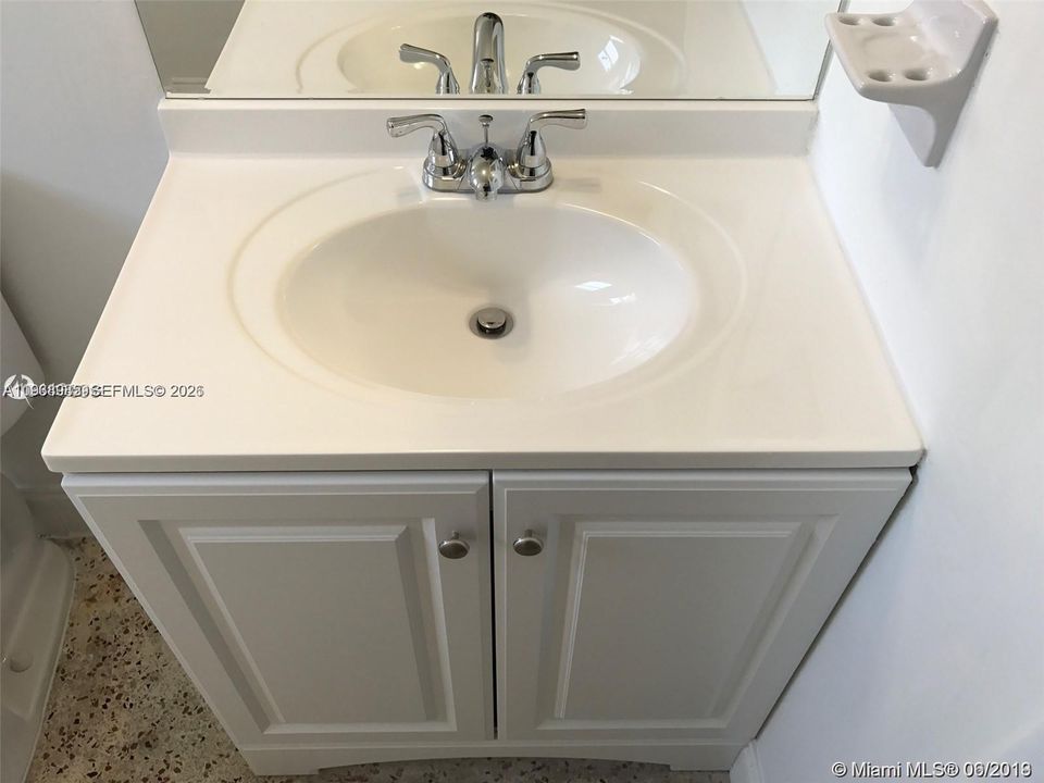 На продажу: $155,000 (1 спален, 1 ванн, 577 Квадратных фут)