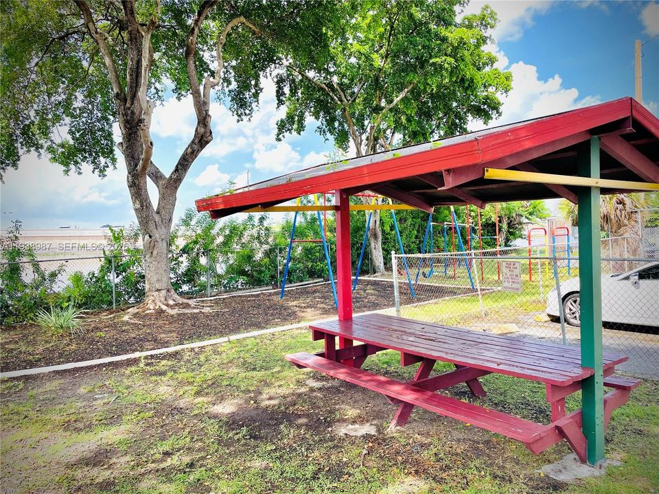 出租: $1,850 (2 贝兹, 2 浴室, 793 平方英尺)