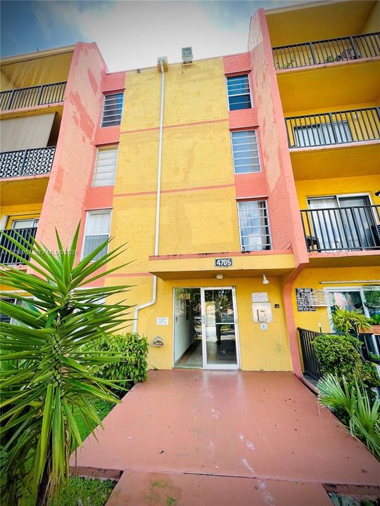 出租: $1,850 (2 贝兹, 2 浴室, 793 平方英尺)