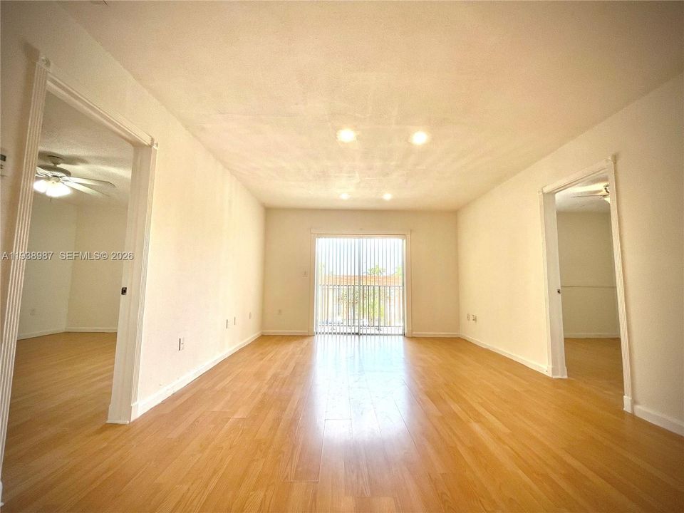 出租: $1,850 (2 贝兹, 2 浴室, 793 平方英尺)