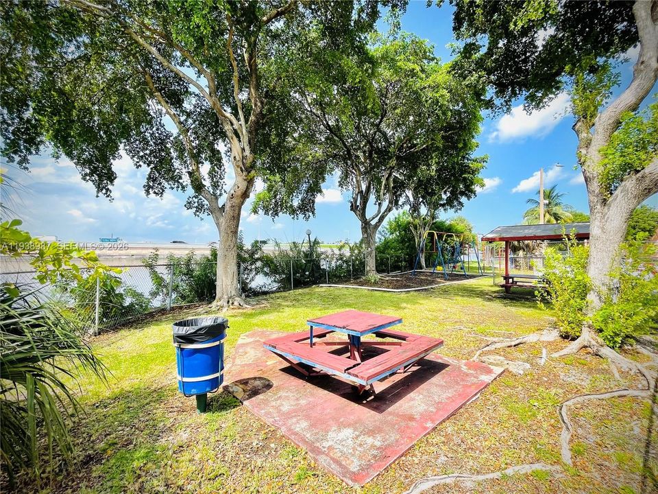 出租: $1,850 (2 贝兹, 2 浴室, 793 平方英尺)