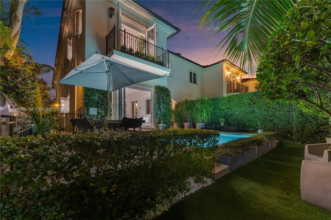 For Sale: $3,975,000 (4 beds, 4 baths, 3451 Square Feet)